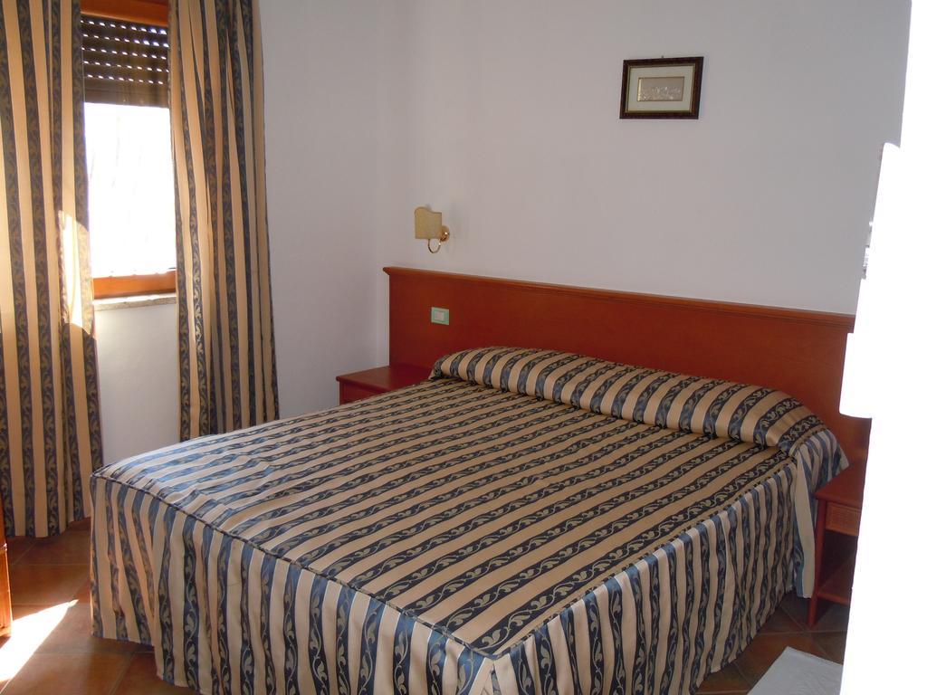 Hotel Il Castello Villaputzu Habitación foto